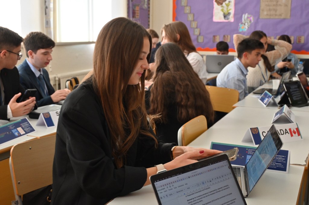 MED HIGH STUDENTS DEBATE WITH STYLE: THE AANMUN&nbsp;CONFERENCE